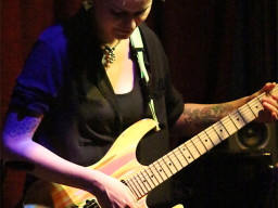 Yasi Hofer - Spectacel