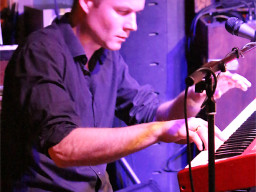 Yasi Hofer - Spectacel