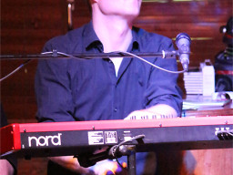 Yasi Hofer - Spectacel