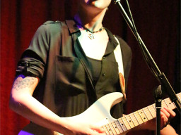 Yasi Hofer - Spectacel