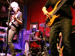 Yasi Hofer - Spectacel