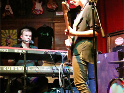 Yasi Hofer - Spectacel